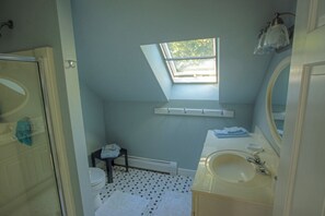 Combined shower/tub - Inquire about fall Bluefish Derby 6 week special price (Edgartown)