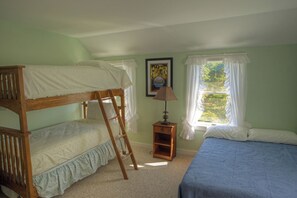 3 chambres, fer et planche à repasser, Wi-Fi, draps fournis