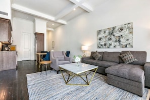 TV - Canal Street Views • Modern 2BR Retreat (New Orleans)