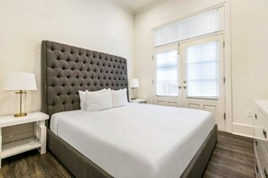 2 chambres, fer et planche à repasser, draps fournis