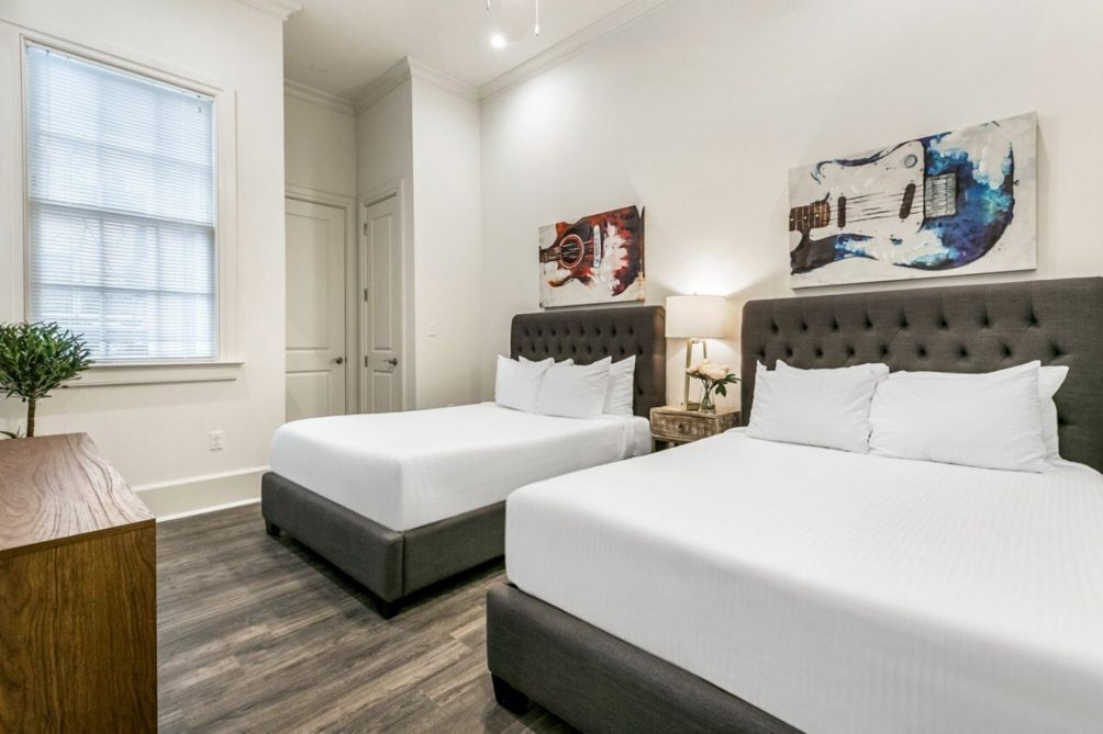 2 bedrooms, iron/ironing board, bed sheets, wheelchair access