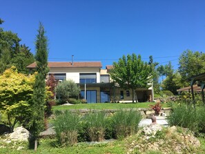 Exterior - Architect house with terraces and outdoor swimming pool near medieval village (Villeneuve)