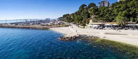 Beach nearby, beach towels