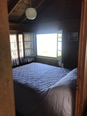 2 bedrooms, free WiFi - Beautiful Hubbard Lake Waterfront Cottage #2 (Hubbard Lake)