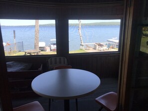Dining - Beautiful Hubbard Lake Waterfront Cottage #2 (Hubbard Lake)