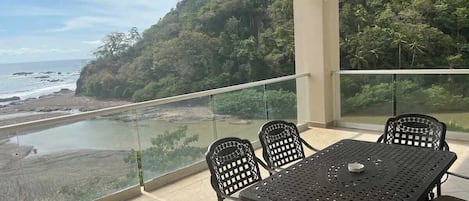 تناول الطعام بالخارج