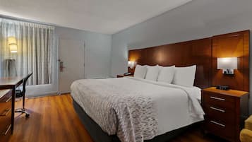 Room, 1 King Bed, Accessible, Non Smoking (Roll-In Shower) | Iron/ironing board, free WiFi, bed sheets