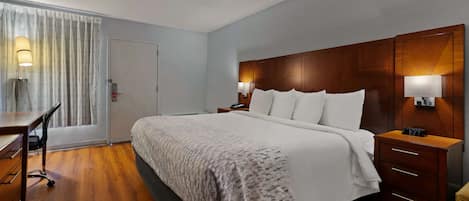 Room, 1 King Bed, Accessible, Non Smoking (Roll-In Shower)