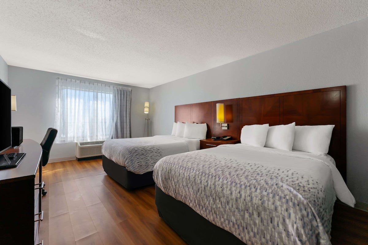 Chambre Standard, 2 lits doubles, non-fumeurs | Fer et planche Ă repasser, Wi-Fi gratuit, draps fournis