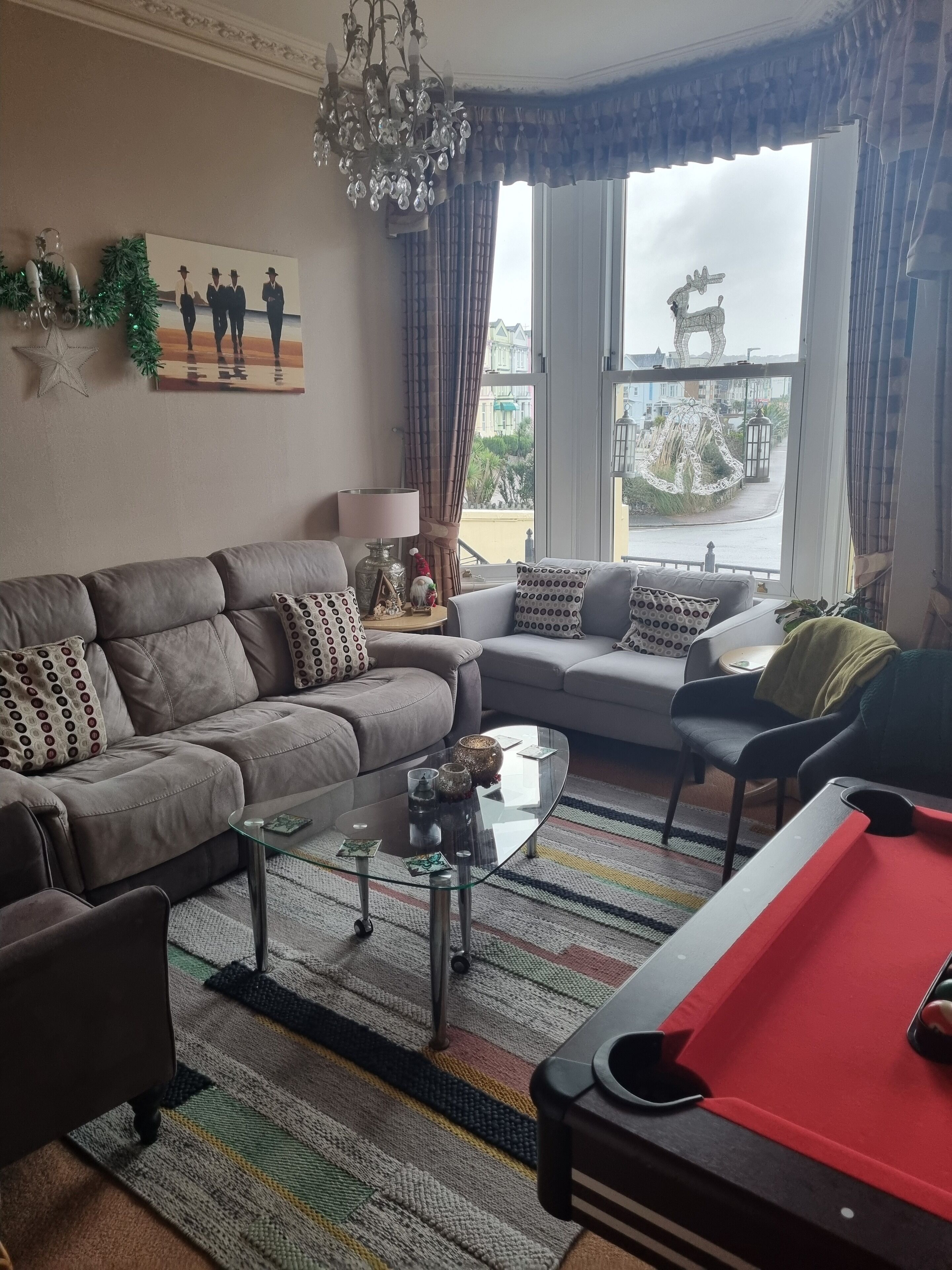 19-inch flat-screen tv with digital channels, tv, ping pong