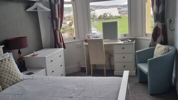 Habitació doble Deluxe, vistes al mar (Room 5) | Decoració individual, mobiliari individual i escriptori