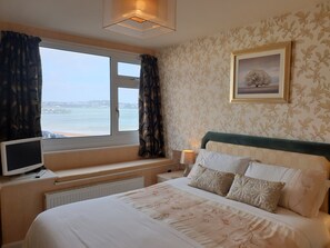 Double King size, Sea View | Individually decorated, individually furnished, desk, iron/ironing board - The Sands Hotel (Paignton)