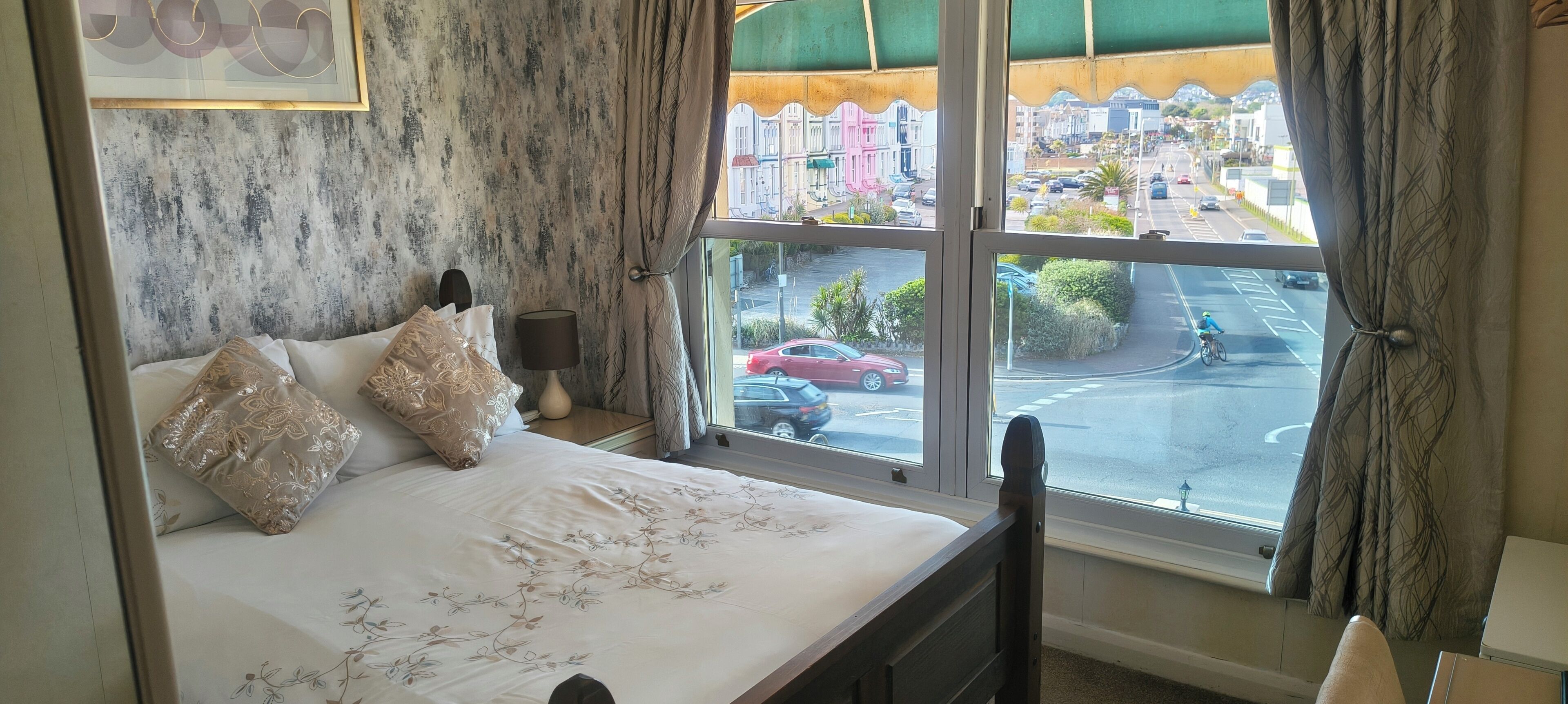 Classic Double Room, Sea View (Room 2) | Individually decorated, individually furnished, desk, iron/ironing board