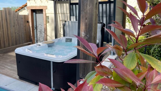 屋外スパ浴槽