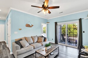 Smart TV, books - The Complete Condo-Fully Furnished 10 Min From Both Beaches. Airbnb Superhost! (Rehoboth Beach)