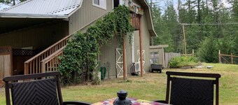 Land komme væk i nærheden af Seattle. En åben hems oven på en ægte stald. Private indstillinger.