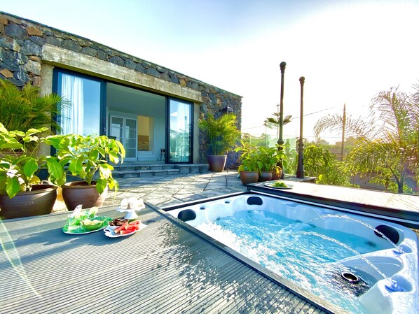 Bain à remous extérieur