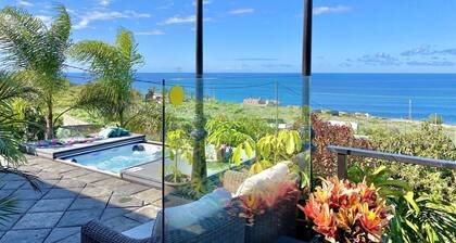 CASA LAVA Bright house with magnificent sea views.