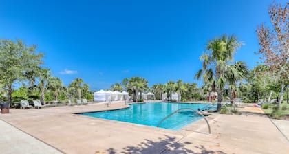 Hermosa casa privada cerca de todo y piscina compartida