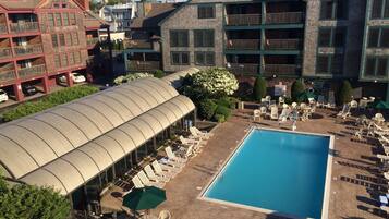 Piscine couverte, piscine extérieure