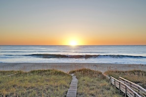 Plage, chaises longues