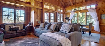Peaceful Chalet at Trillium Lakes & Links/ Best Bedding Comfort/ 5 Star Reviews