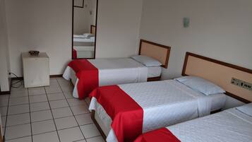 Quarto triplo | 1 quarto, frigobar, cofres nos quartos, escrivaninha