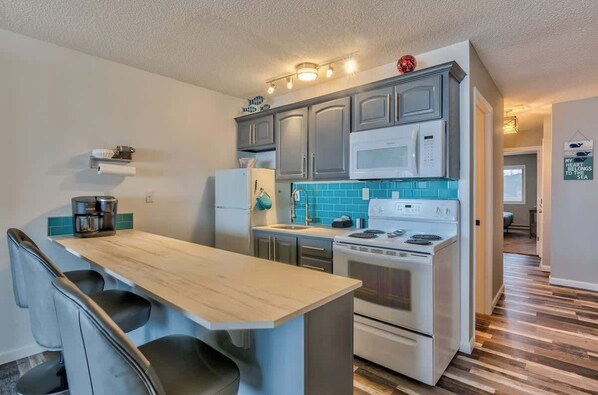 Fridge, microwave, oven, stovetop