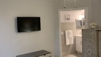 1 bedroom, desk, iron/ironing board, free WiFi