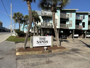 Exterior - LOCATION LOCATION LOCATION. Directly across from public beach access (Gulf Shores)