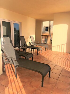 Terrace/patio - Luxurious Ritz Carlton Club oceanfront condo weeks avail in Feb & July (St Thomas)