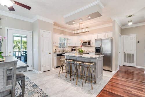 Stunning Resort Style Home | Private pool, Ocean View, Bar/Grill, & Game Room. 