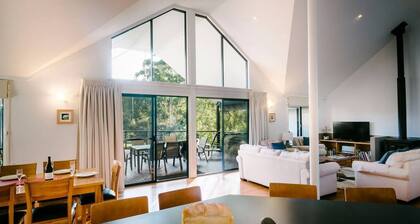 Idyll Estate Bushland Gem with Spa and Tennis Court