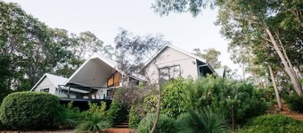 Idyll Estate—Bushland Gem with Spa & Tennis Court