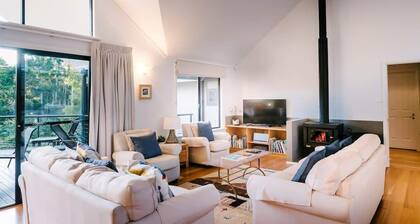 Idyll Estate—Bushland Gem with Spa & Tennis Court