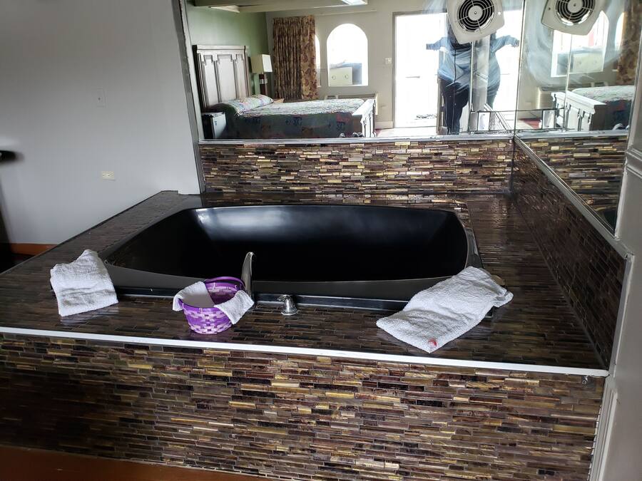 Private spa tub