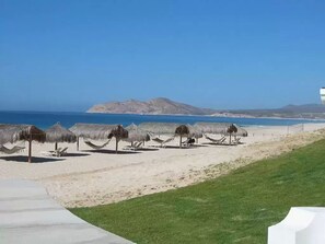 Sun loungers - Dreams Cabos  $1,300/week March 23-March 30, 2020 or March 30-April 6, 2020 (San José del Cabo)