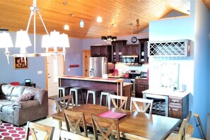 Interior - Blue Pine Lodge  - w/ Hot Tub - What a Mountain Cabin Should Be! (McGaheysville)