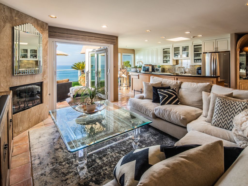 Smart TV, fireplace, DVD player, books