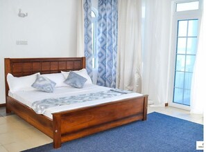 3 chambres, coffres-forts dans les chambres, fer et planche à repasser