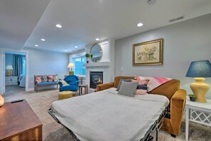 2 bedrooms, iron/ironing board, free WiFi, bed sheets