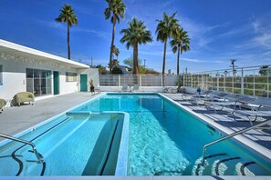 Phòng Tiêu chuẩn, 1 giường cỡ king, quang cảnh hồ bơi | Quang cảnh từ phòng