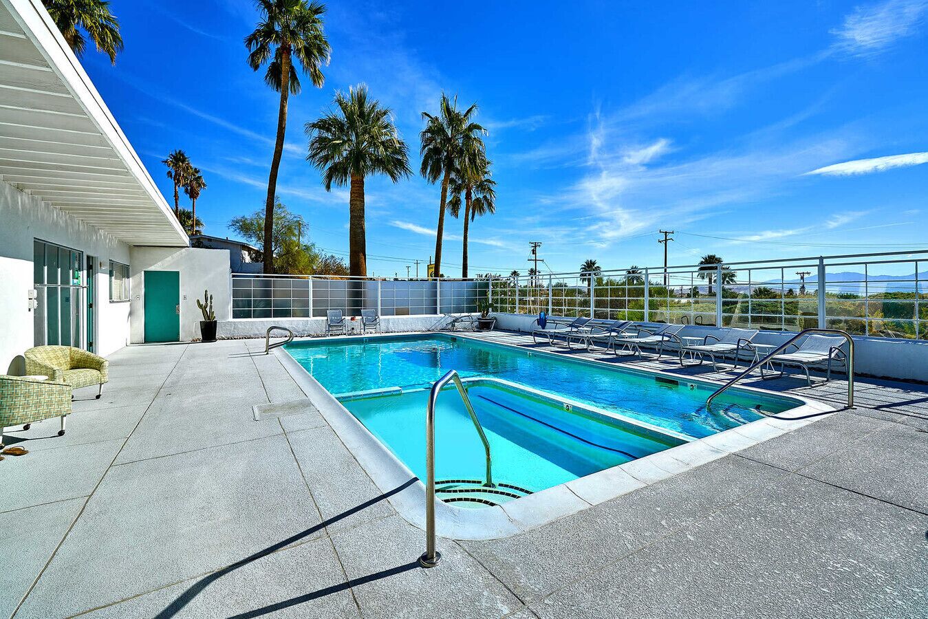 Habitació estàndard, 1 llit de matrimoni gran, vistes a la piscina | Terrassa o pati