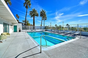 Phòng Tiêu chuẩn, 1 giường cỡ king, quang cảnh hồ bơi | Hiên