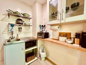 Fridge, microwave, stovetop, coffee/tea maker