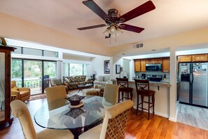 Interior - Charming, family-friendly condo w/ private deck - close to golf & the beach (Hilton Head)