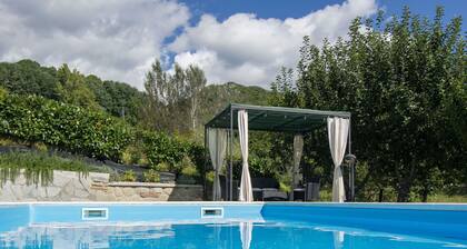 Merveilleuse maison de vacances privée avec piscine privée, WIFI, TV, patio et animaux admis