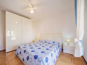 2 Schlafzimmer, Reisekinderbett