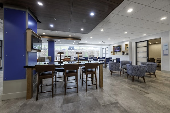 Exterior - Holiday Inn Express & Suites Staunton by IHG (Staunton)