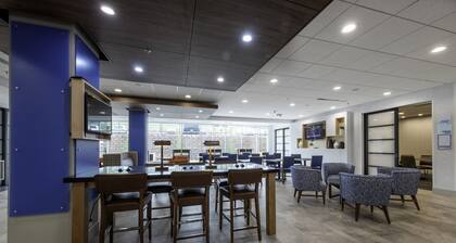 Holiday Inn Express & Suites Staunton by IHG